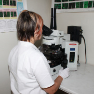 Fluorescenční mikroskop k hodnocení mozkomíšního moku