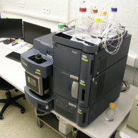 Hmotnostní spektrometr k monitorování látkových hladin