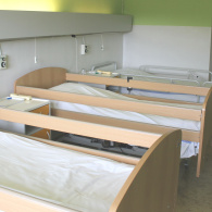 Standardní pokoje na lůžkové rehabilitaci (tři lůžka).