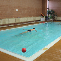 Rehabilitační bazén o velikosti 12 x 4 a hloubce 1,3 metry. Voda v bazénu má 30 stupňů Celsia. 